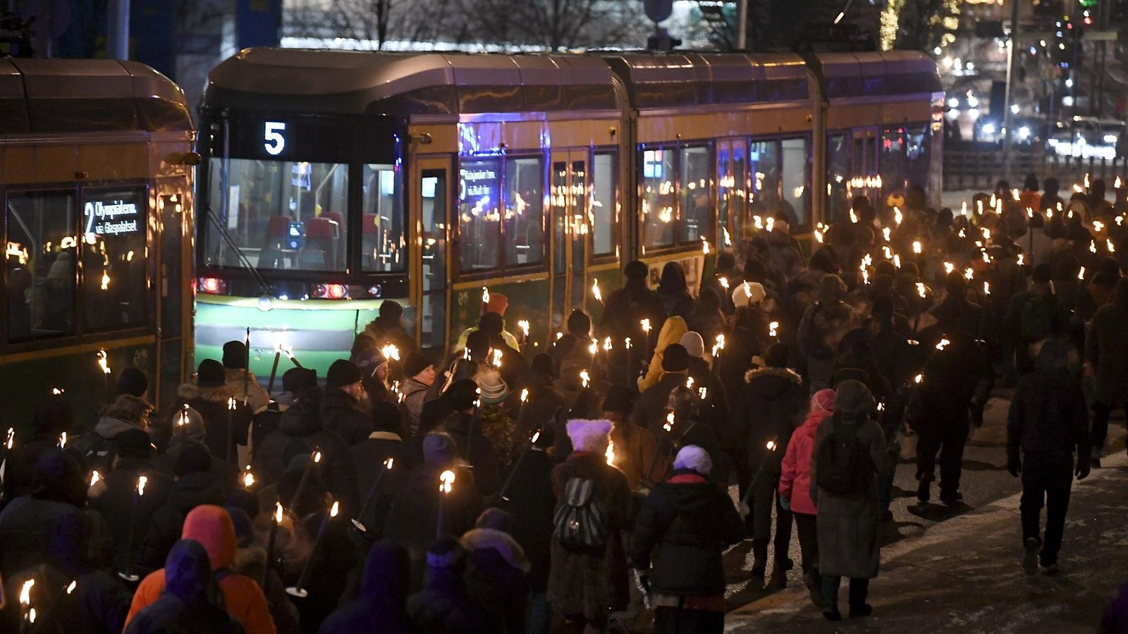 LK 2.12.2024 Itsenäisyyspäivän 612-soihtukulkue Helsingissä 6. joulukuuta 2021.